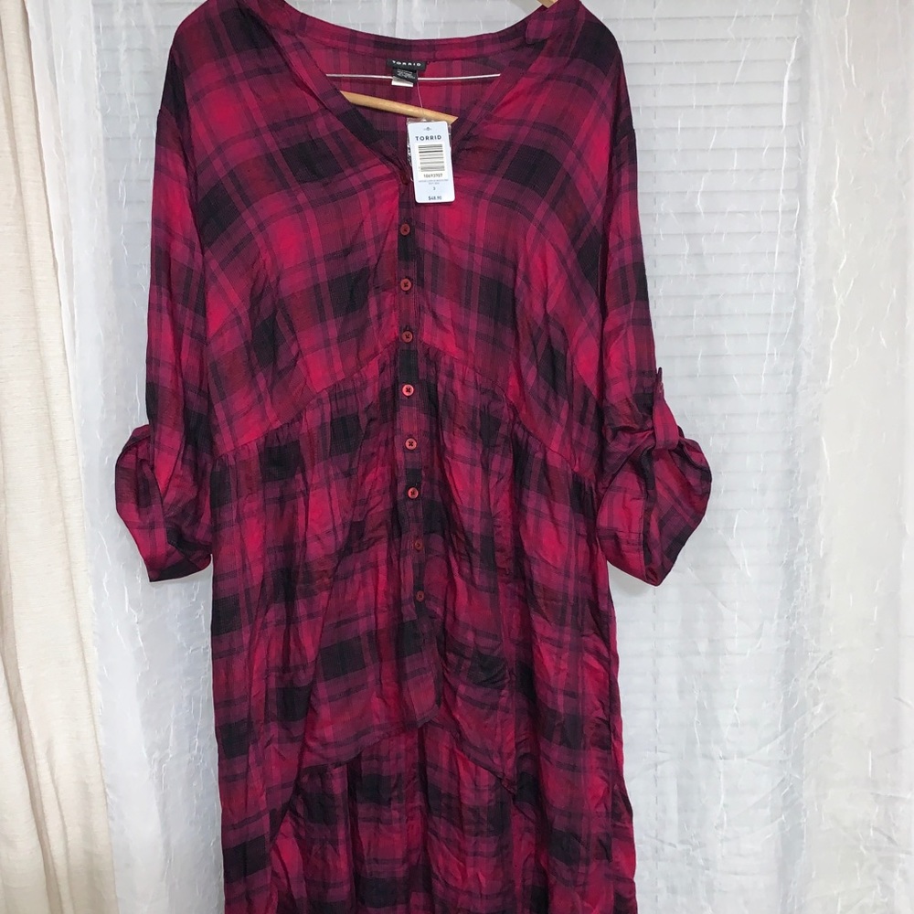 TORRID Red Plaid Flannel Hi Low Size 3.